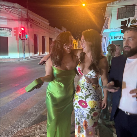 Meet your Posher, Melissa - Picture 2 of 5